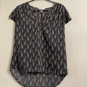 H&M giraffe v-neck shirt, size 4